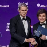 Los libertarios contra la agenda woke de soros dependen de su CIO