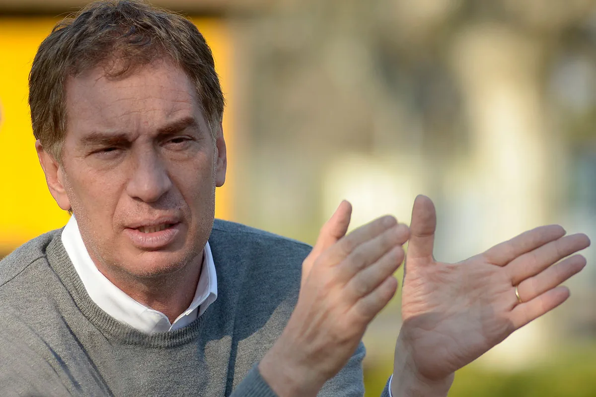 Se baja Espert sube un honesto o corrupto santilli