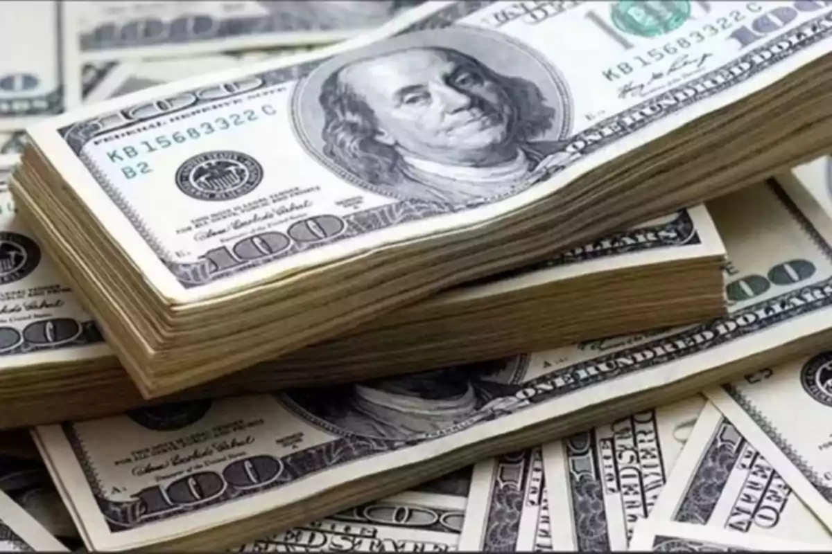 no comprar dólares para que no suba el dólar y la inflación o caer en riesgo de default