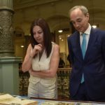 Los libertarios que marchaban por la presencialidad durante la pandemia ahora promueven las clases virtuales