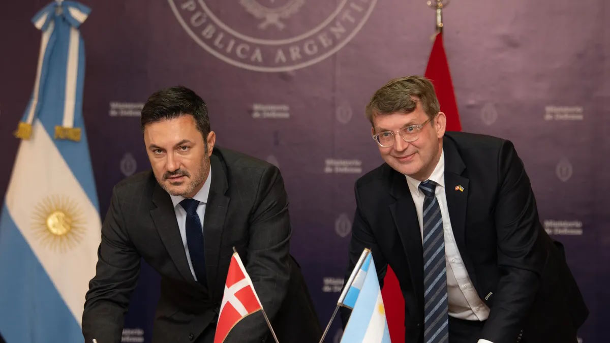 dependencia militar a eeuu gran bretaña y dinamarca de la otan y en contra de la soberanía argentina de Malvinas